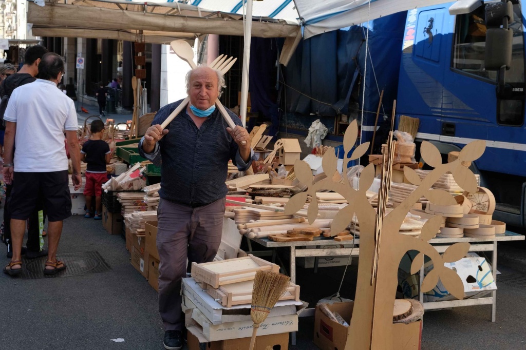 Arezzo, fra i banchi della Fiera del mestolo