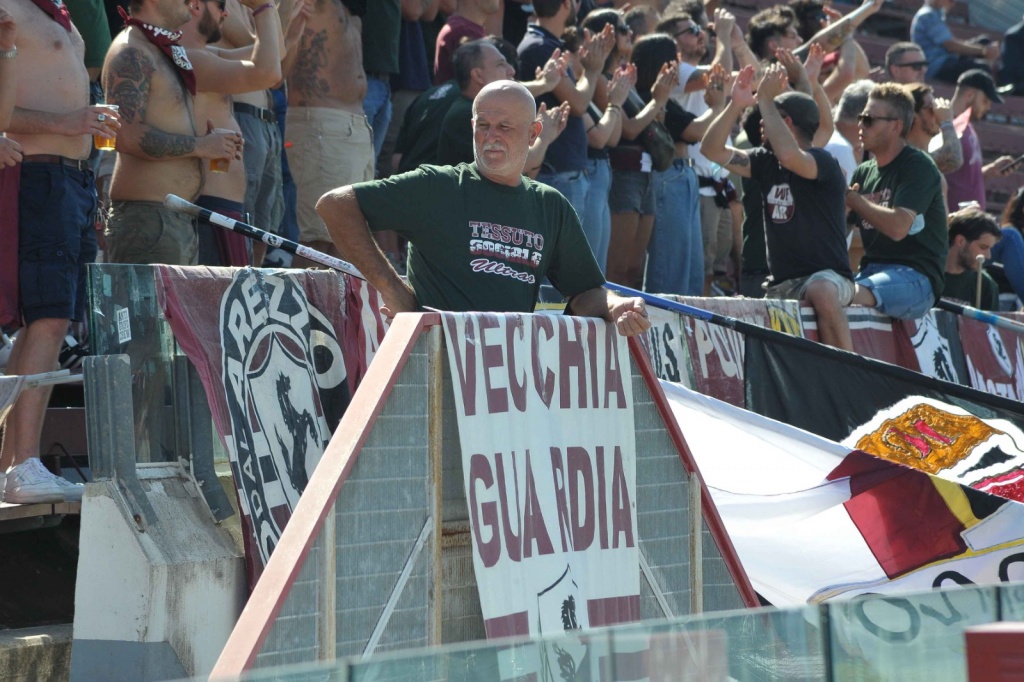 1631772538_Curva_Minghelli_Arezzo_tifosi