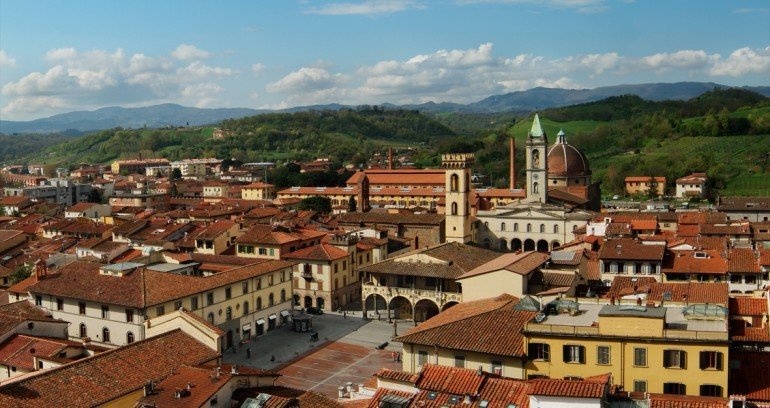 San Giovanni, manto stradale della 69. Per i civici la strada è una “mulattiera”
