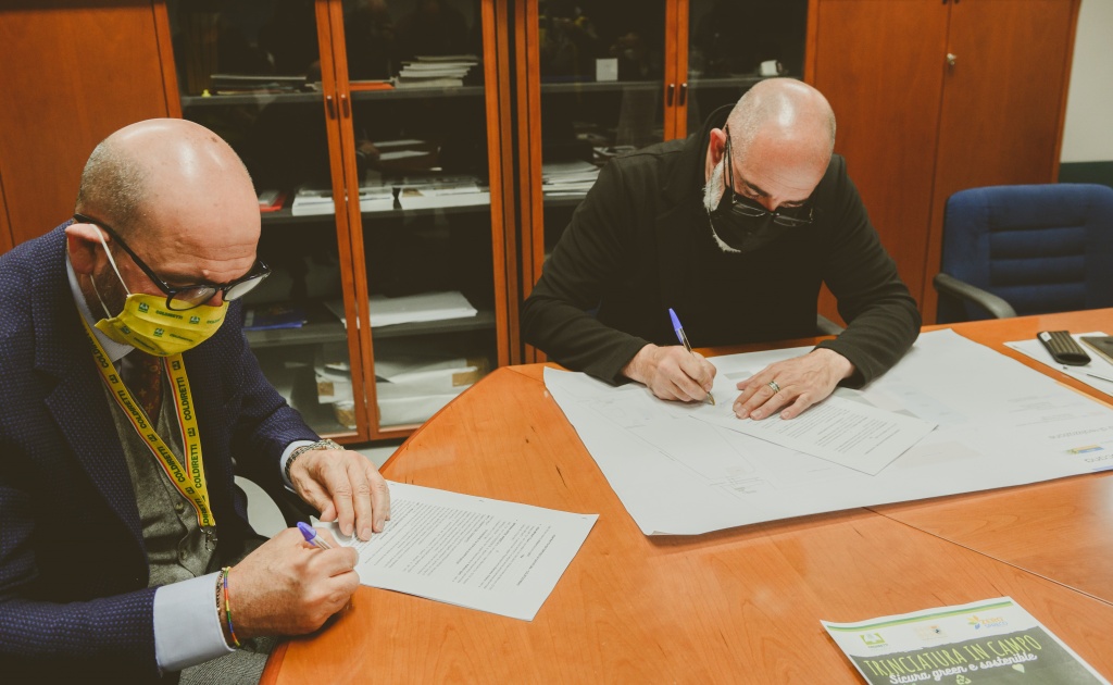 Un numero WhatsApp per smaltire potature e sfalci Ar24Tv