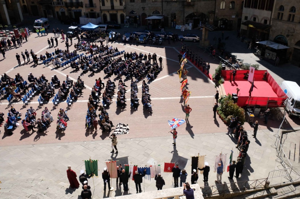 1649772082_polizia_anniversario_piazza_grande10