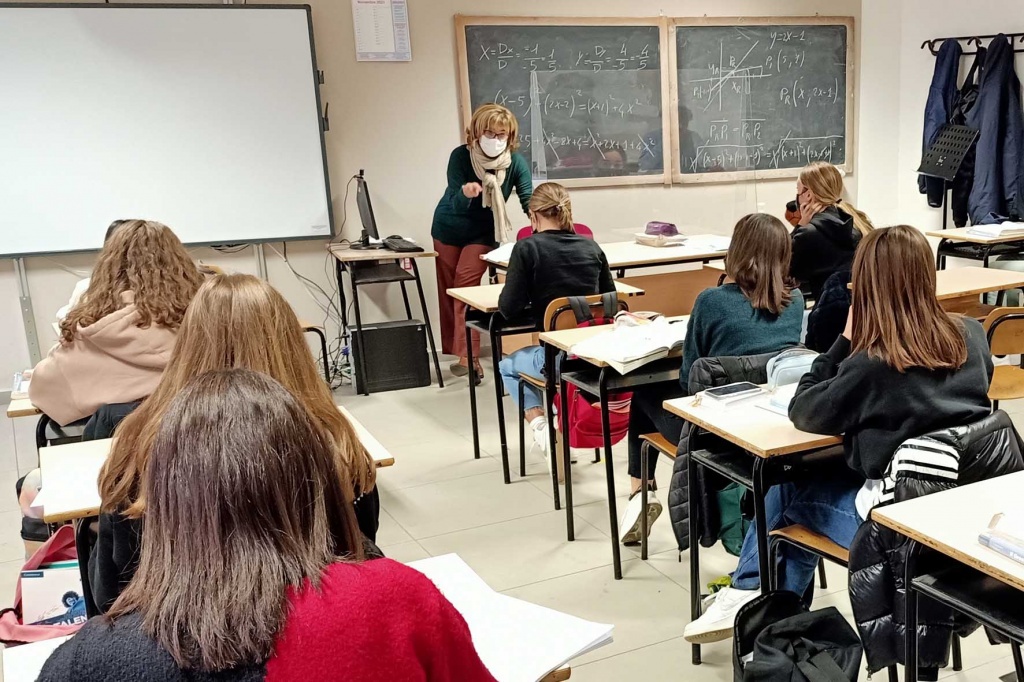 1653930761_1637569501_Liceo_Petrarca_-_Lezioni_Liceo_1_o