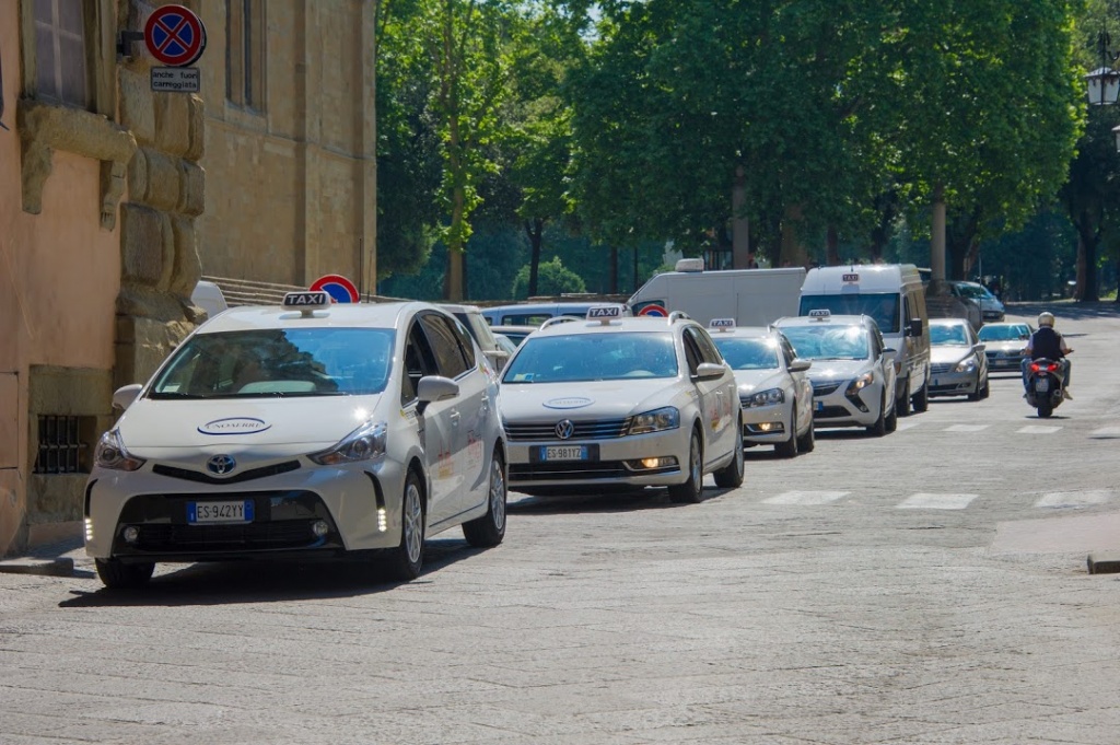 1654871802_1631879902_1619508464_taxi_Arezzo_o_o
