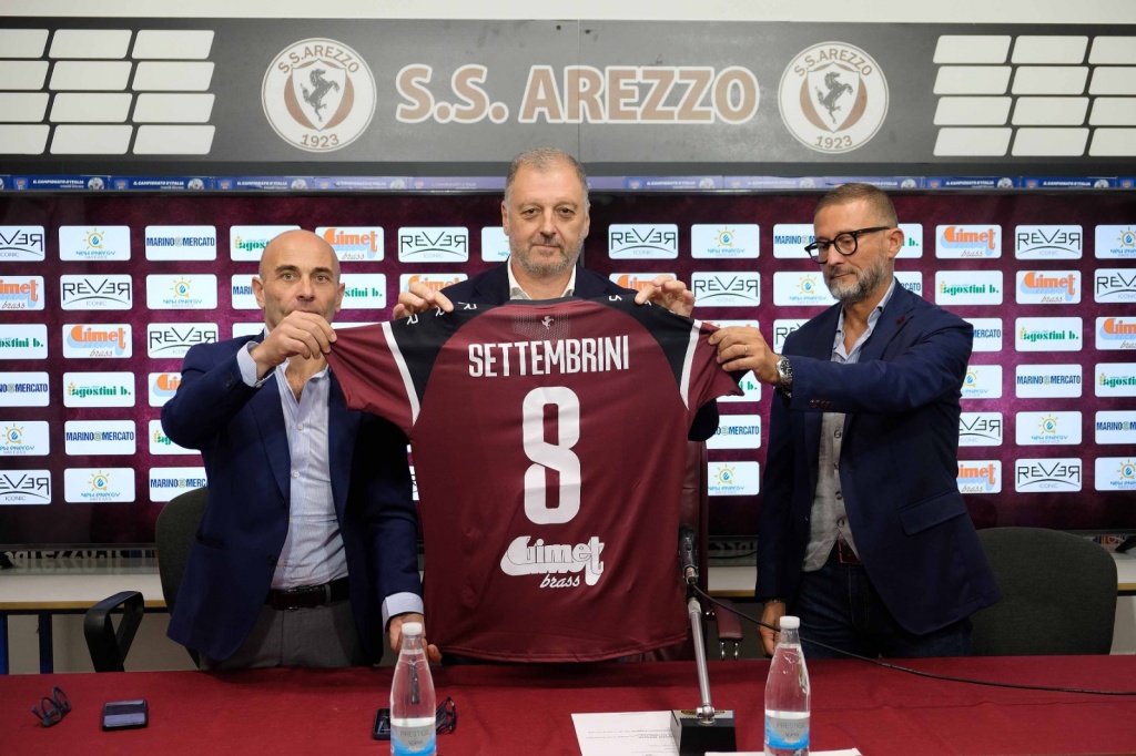 Arezzo, nuova maglia e cambio assetto societario: Manzo e Selvaggio i riferimenti Ar24Tv