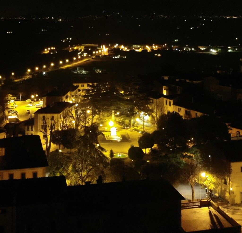 1665846265_monte-san-savino-illuminazione-notturna-2