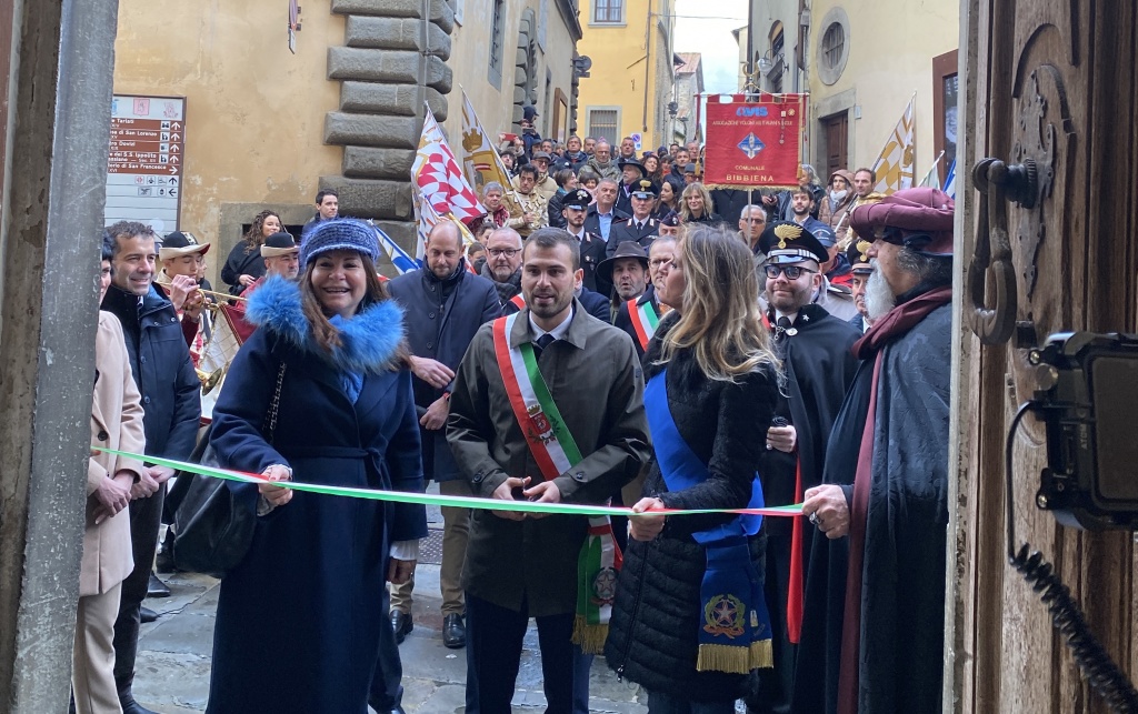 Una comunità in festa per la restituzione di Palazzo Niccolini Ar24Tv