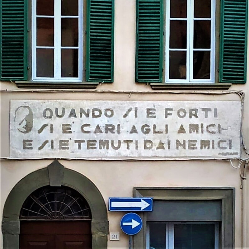1670745962_scritta-lucignano-epoca-fascista-2