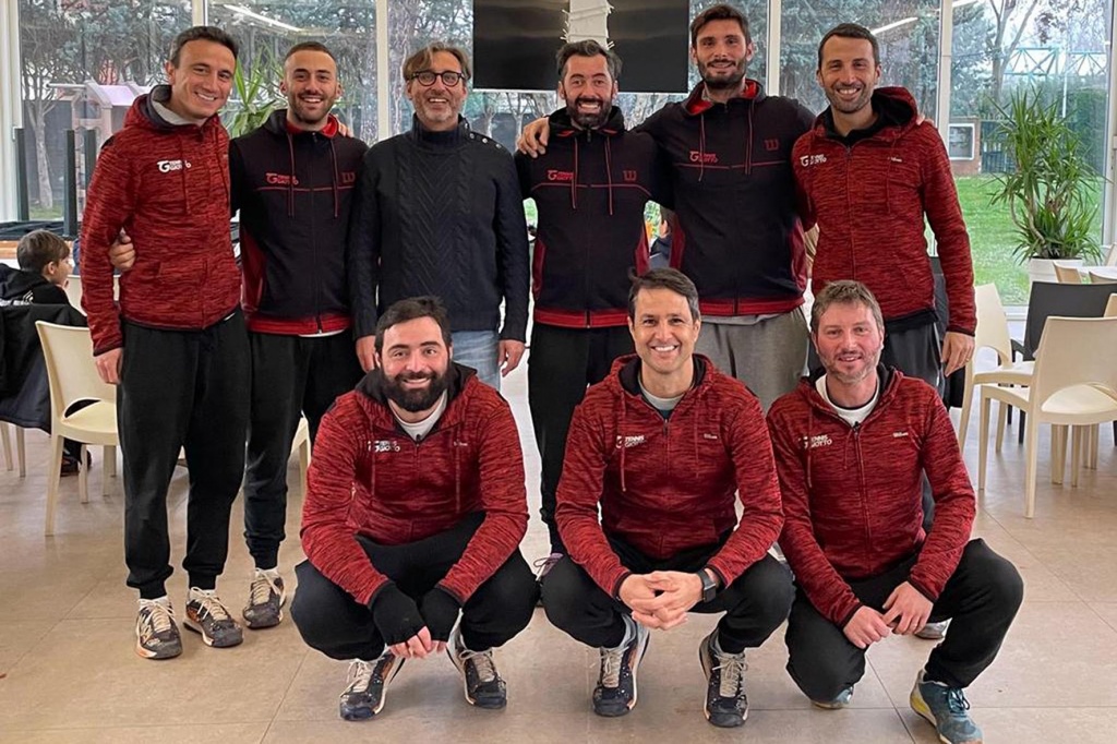 1671721827_Tennis_Giotto_-_Angelo_Carnemolla_con_team_maestri_1
