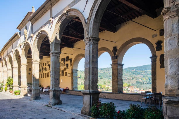 1673014730_Castiglion_Fiorentino_logge_piazza_del_municipio