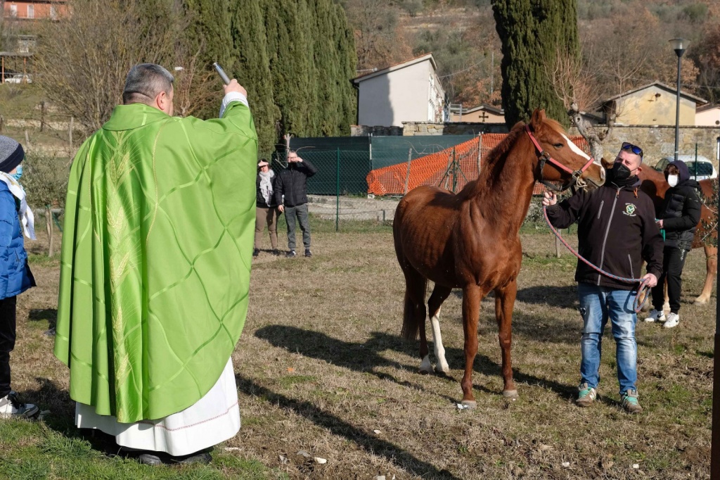 1674251083_benedizione_santAntonio_Staggiano_23_gennaio_2022_8