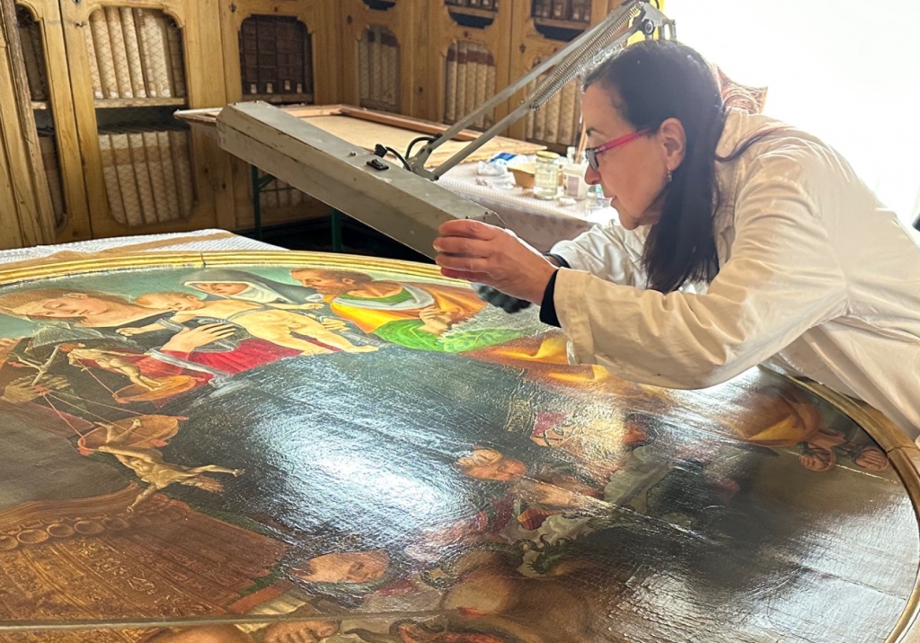 1675780439_cortona_restauro_tondo_signorelli.JPG