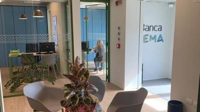 1677078775_banca_tema