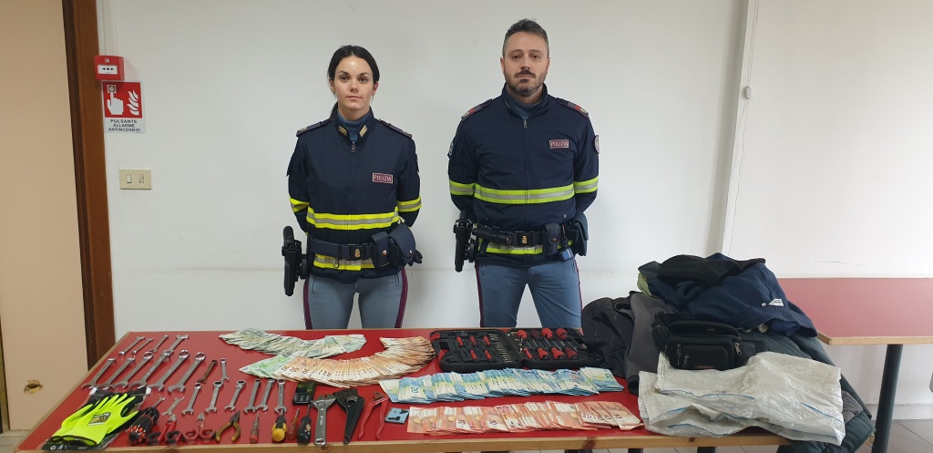 1678816625_polizia_arezzo