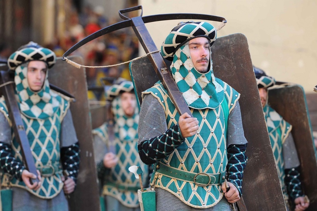 1683008237_SantAndrea_figuranti