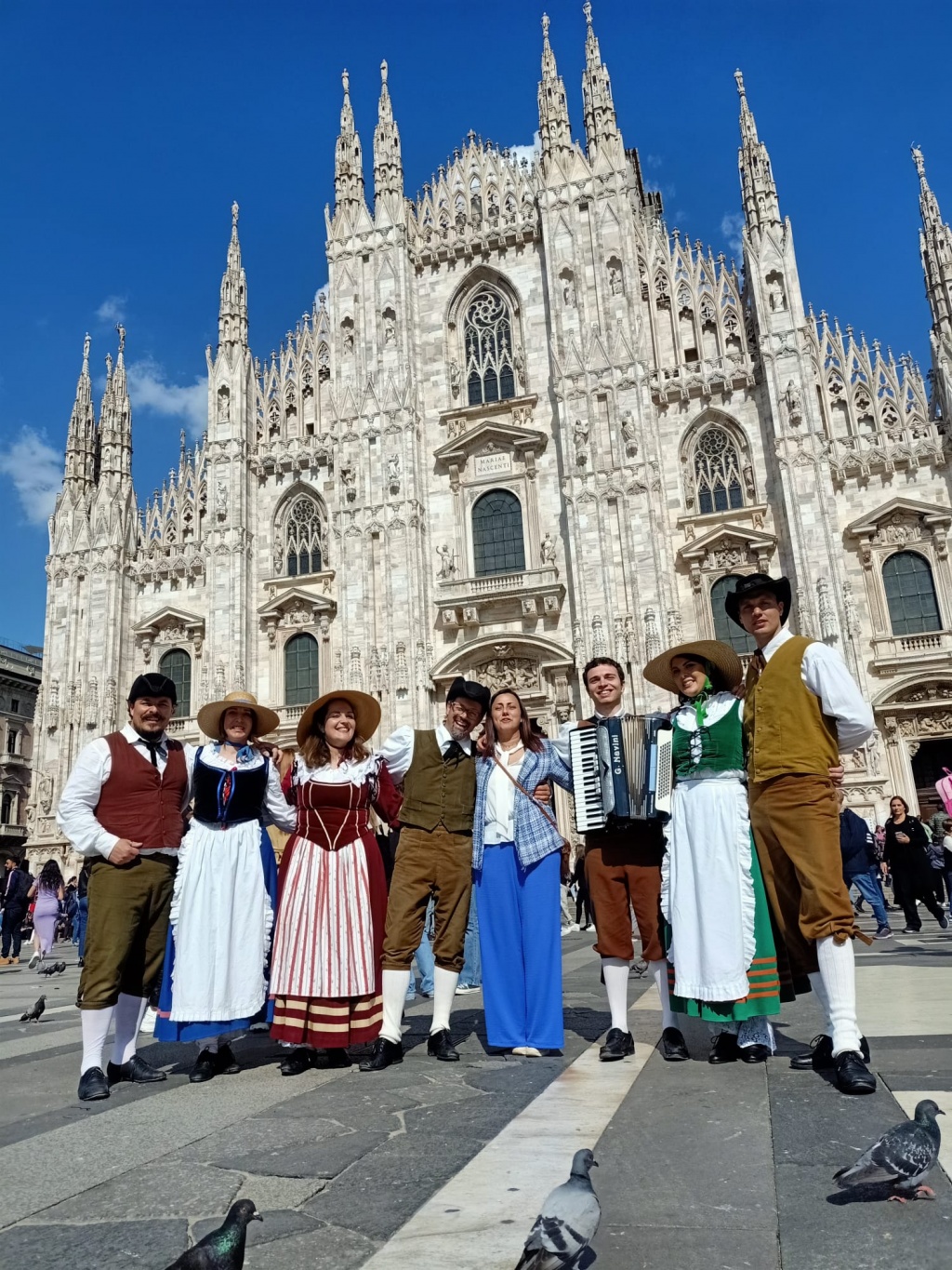1684247513_Exploring_bandiere_arancioni_4