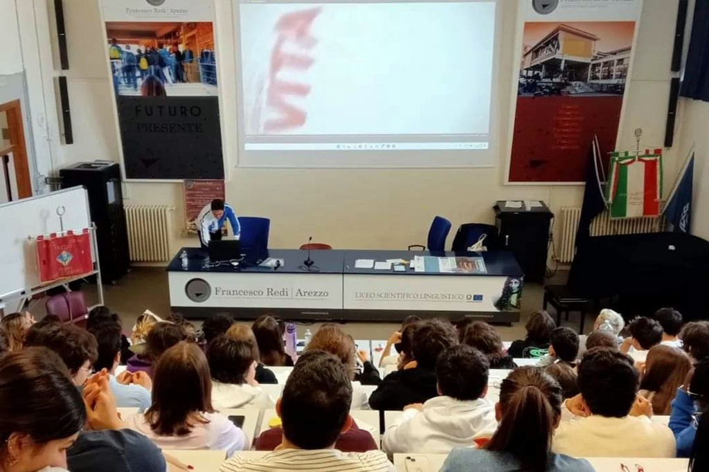 1686664219_Avis_Arezzo_-_Incontri_nelle_scuole_-_Foto_concessa_da_Liceo_Redi_1