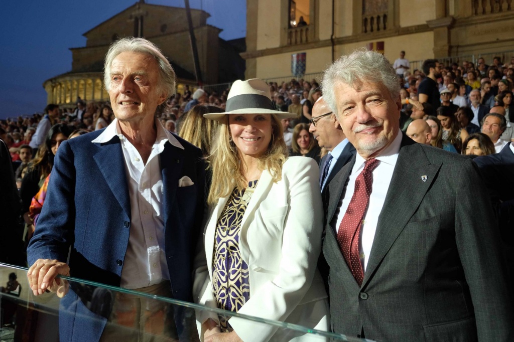 Montezemolo invitato dal sindaco con le sorelle Fendi. Lo schieramento in tribuna d’onore in Piazza Grande – Foto