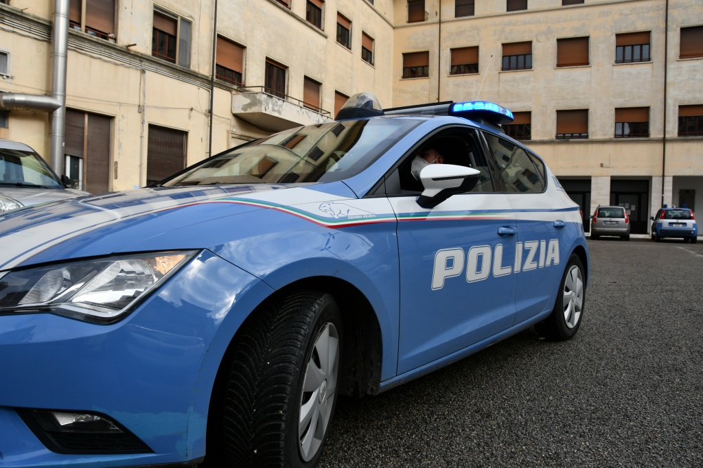 1690452505_1646378741_Polizia_Arezzo_o_o