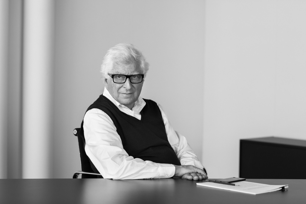 1690532822_Patrizio_Bertelli_credit_Brigitte_Lacombe