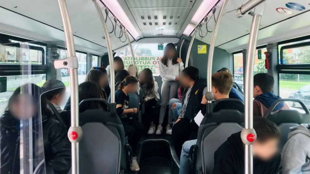 1694763323_bus_studenti