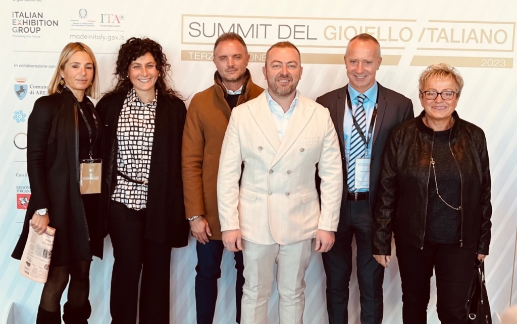 1701441265_summit