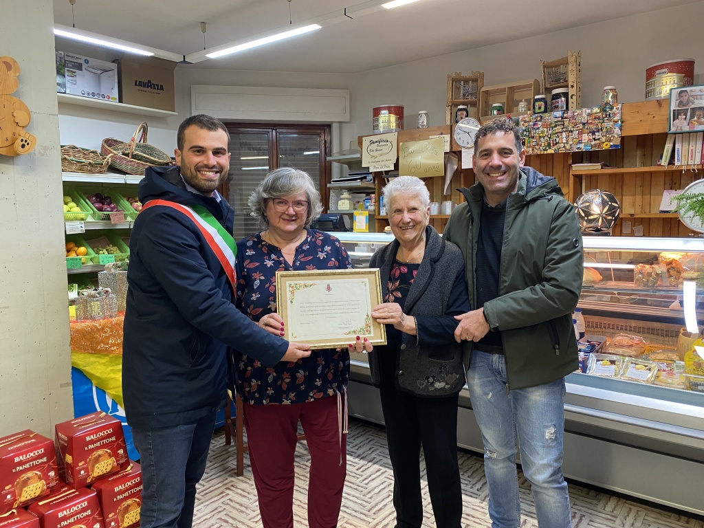 1702033733_targa_di_tutto_un_po1