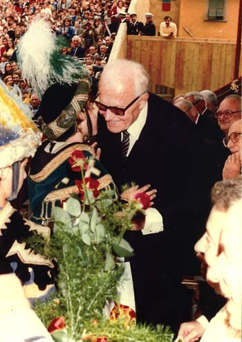 Pertini alla Giostra del Saracino - Foto da 'Giostra biancoverde'