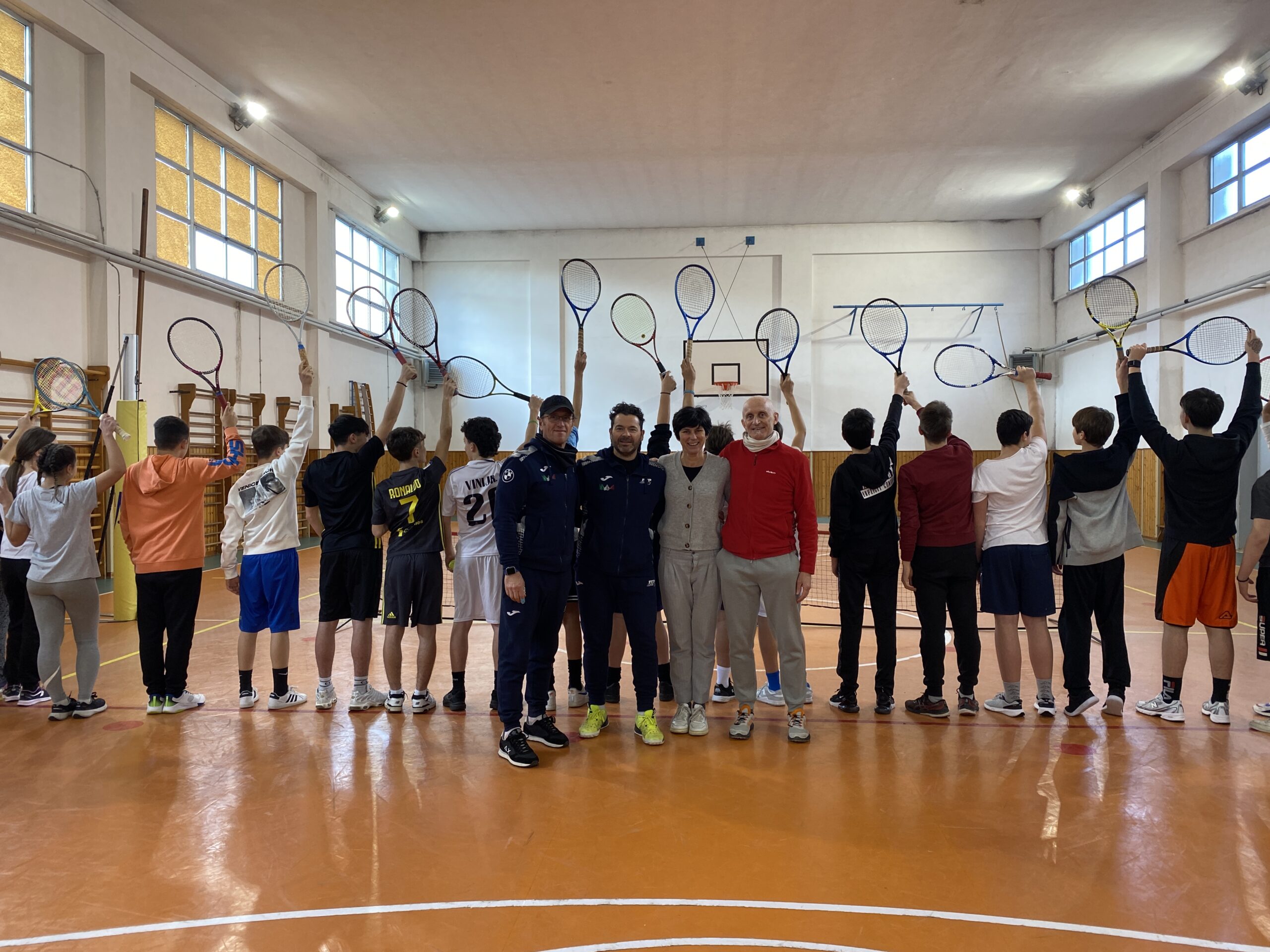 Il tennis si fa a scuola