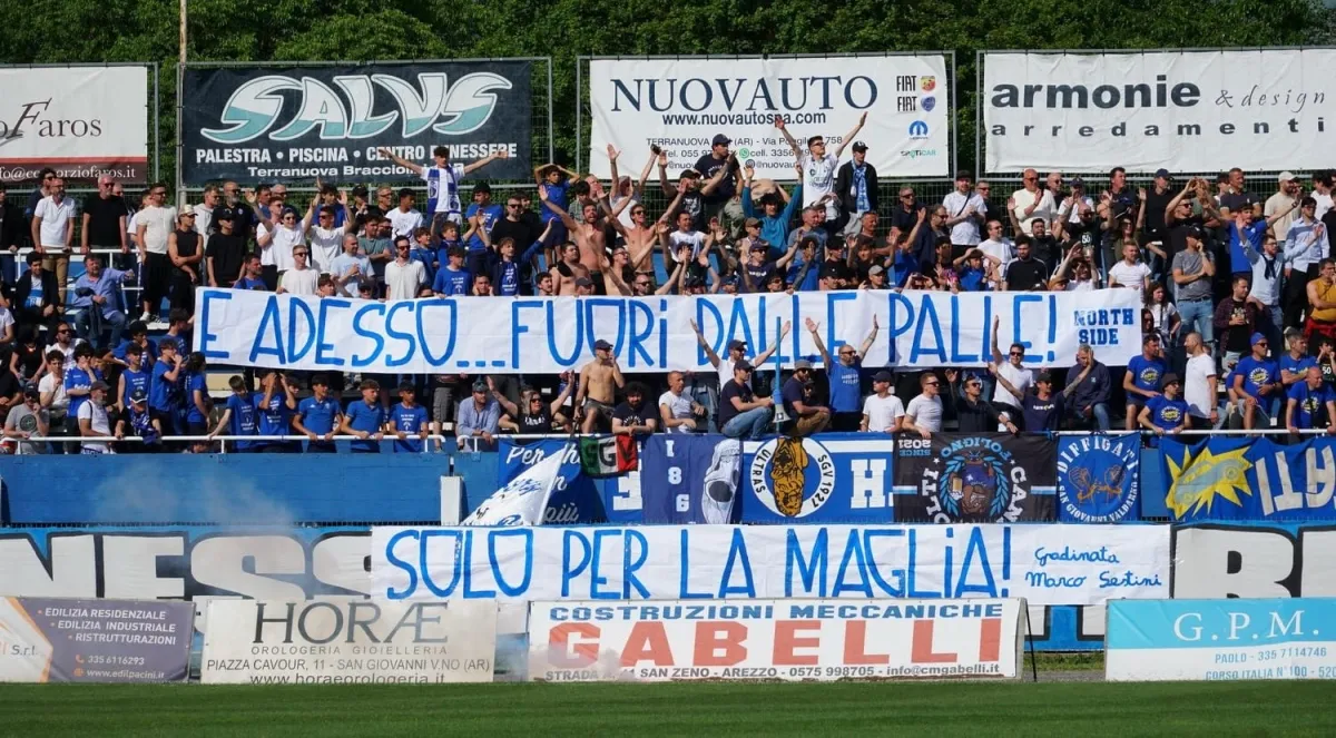 Lo striscione dei tifosi della Sangiovannese. Foto: Ottica Merli