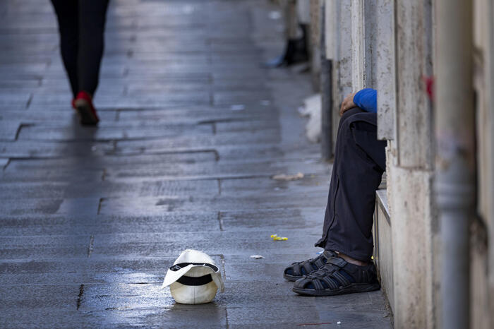 senzatetto_povert