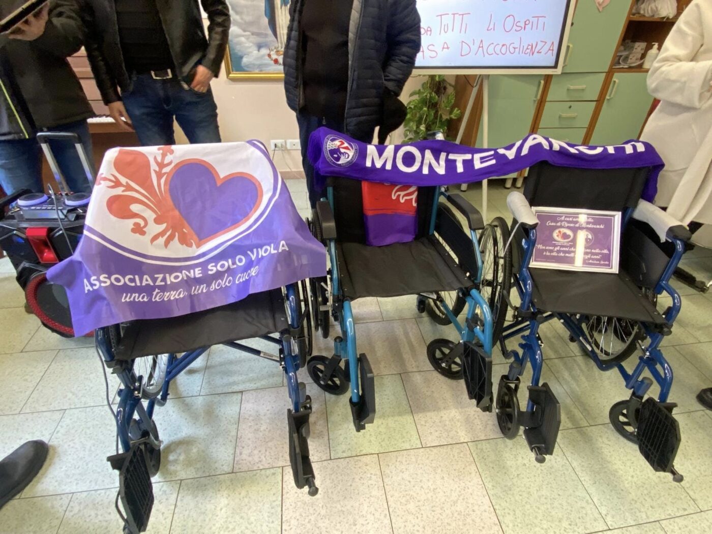 “Solo Viola” e Viola club Montevarchi “Aldo Scaramucci”, donazione alla casa di riposo